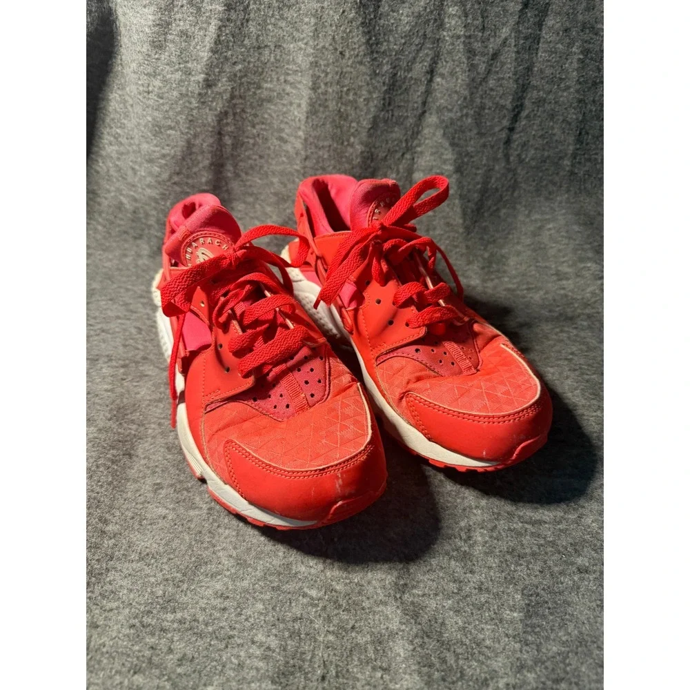 Nike Air Huarache Run Bright Crimson Red Womens Sneakers 634835-608 Size 7.5